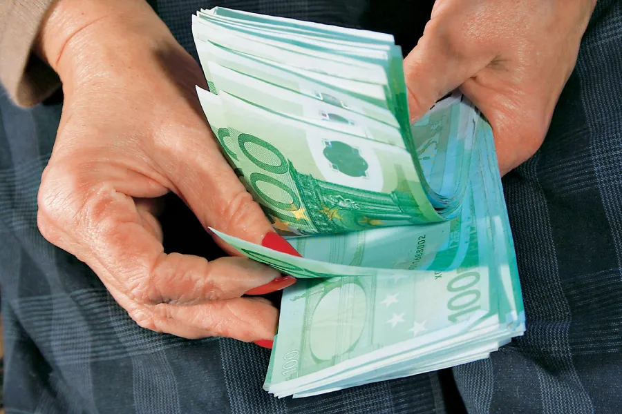 شرایط گرفتن حقوق بعد از فوت همسر