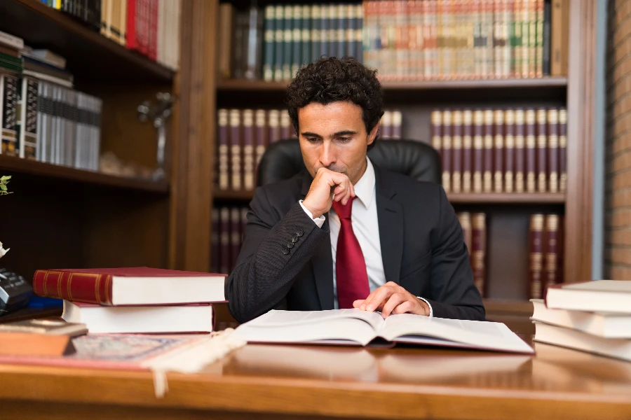 بهترین وکیل تغییر نام در تهران