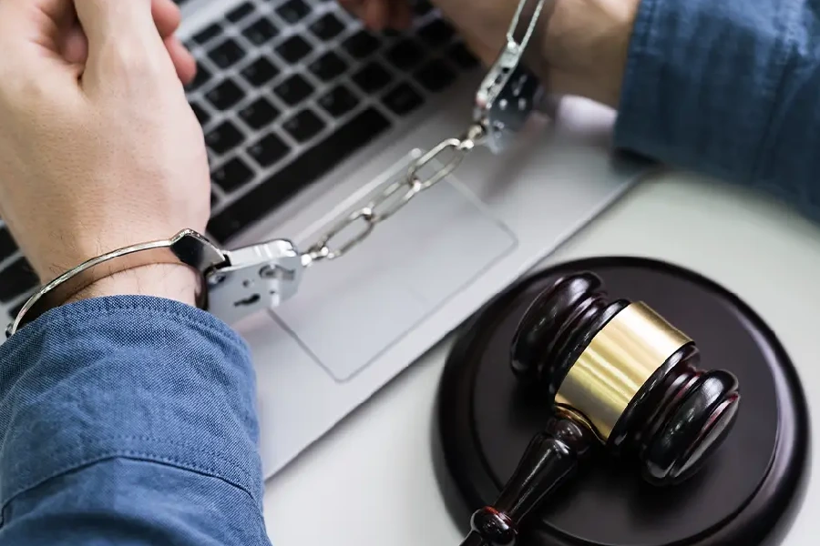 وکیل شکایت از پیج اینستاگرام