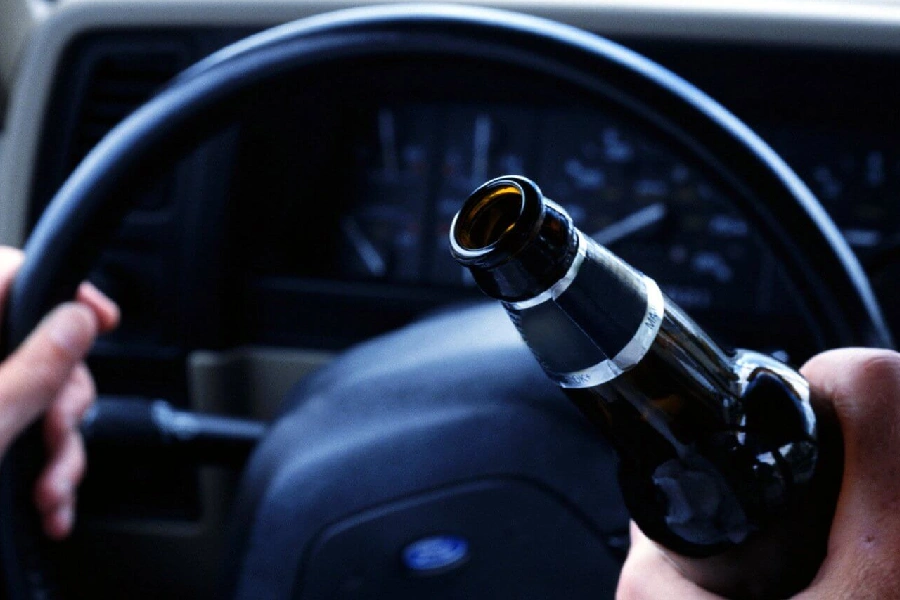 مجازات مشروبات الکلی در ماشین