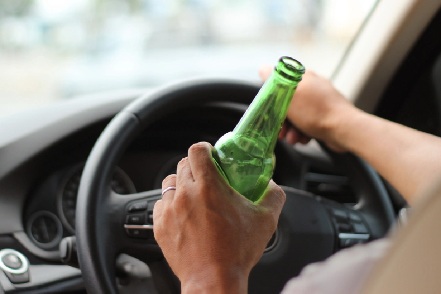 نگهداری مشروبات الکلی در ماشین