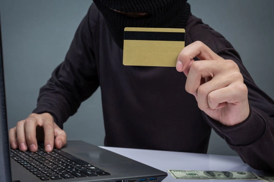 از حسابم سرقت شده چه کار کنم؟