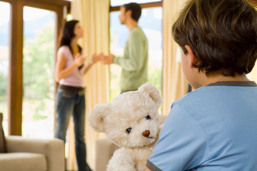 چگونه حضانت فرزند را از پدر بگیریم؟