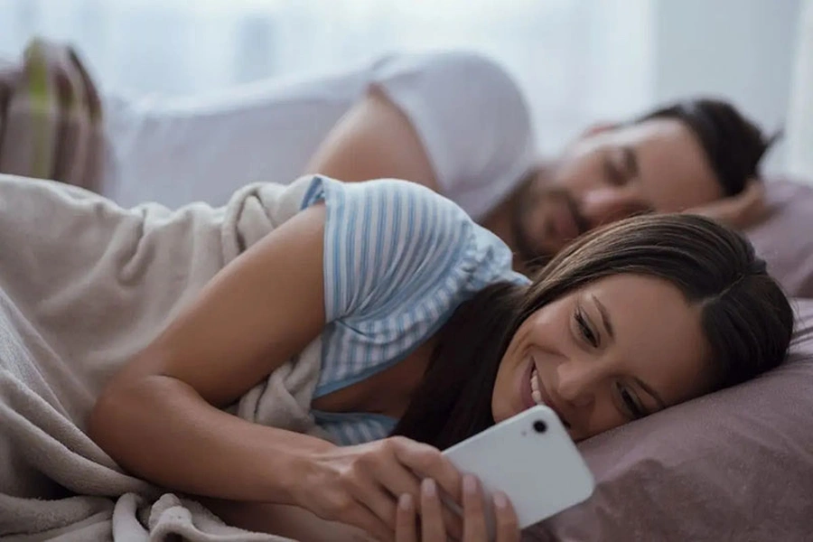 حکم زن شوهرداری که دوست پسر دارد چیست؟