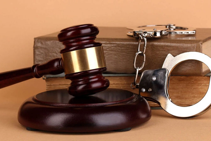 حکم شرعی زن شوهرداری که دوست پسر دارد؟